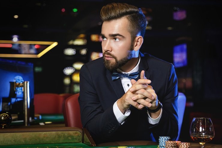 Antarmuka aplikasi elang212 menampilkan live dealer tables dan sportsbook